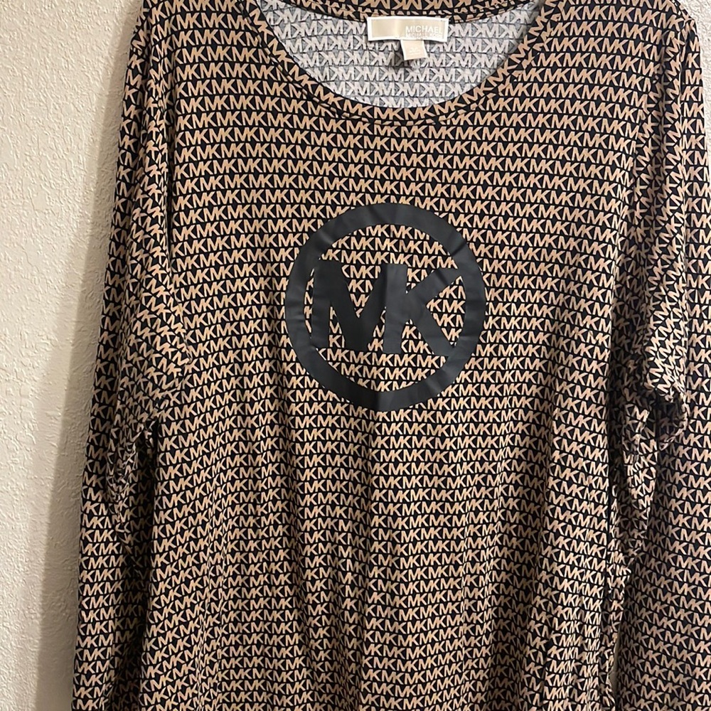 Black and beige mk